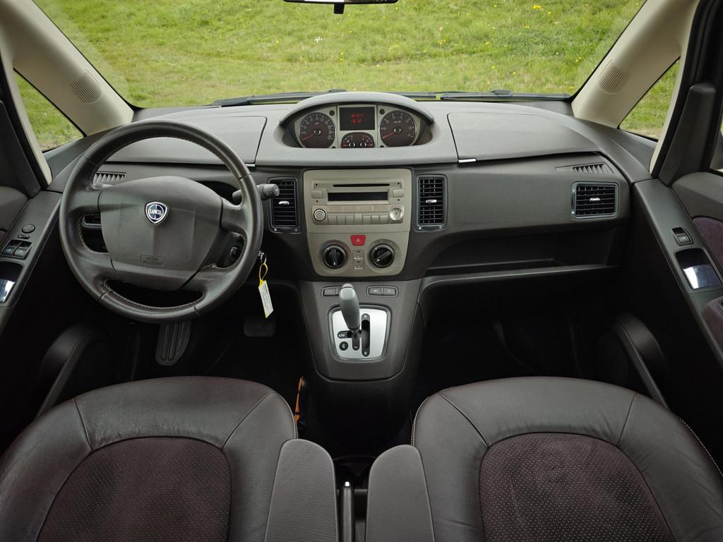 Lancia Musa 1.4-16V Oro Automaat (bj 2010), Auto's, Lancia, Stof, Gebruikt, Zwart, 4 cilinders