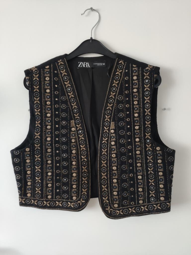 Zara gilet zwart met goud geborduurde pailletten xs als nieu, Kleding | Dames, Bodywarmers, Ophalen of Verzenden, Zo goed als nieuw
