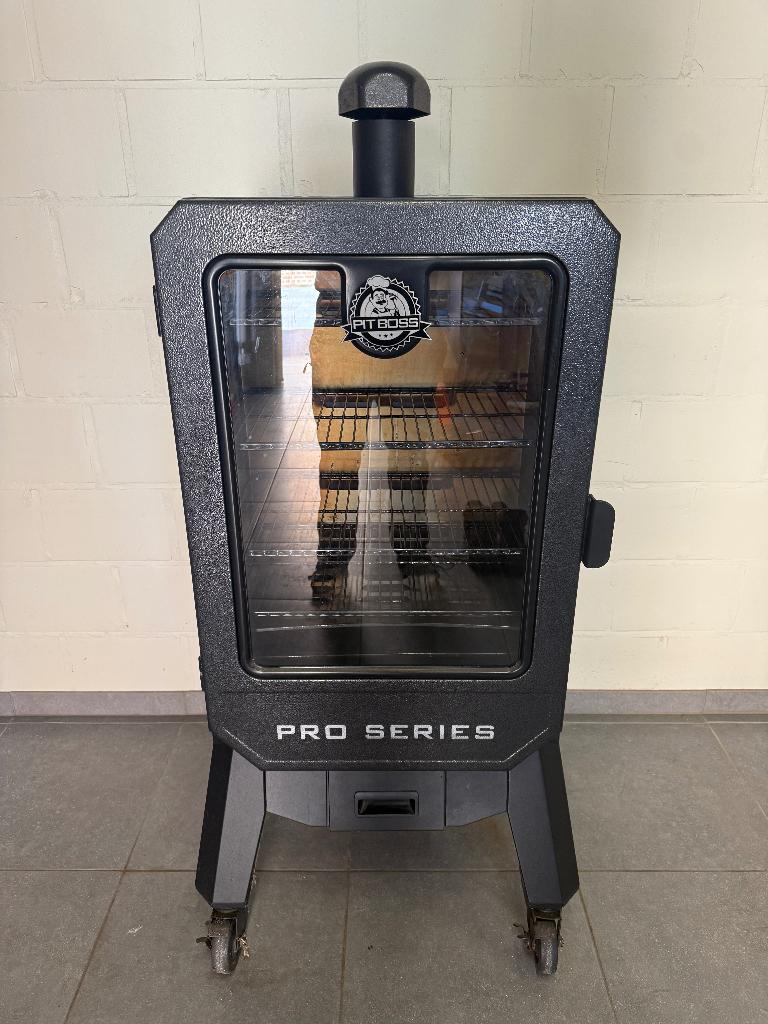 Pit Boss Verticale Pelletsmoker V4P (Pro Series), Tuin en Terras, Houtskoolbarbecues, Ophalen, Zo goed als nieuw, Pit Boss, Met accessoires