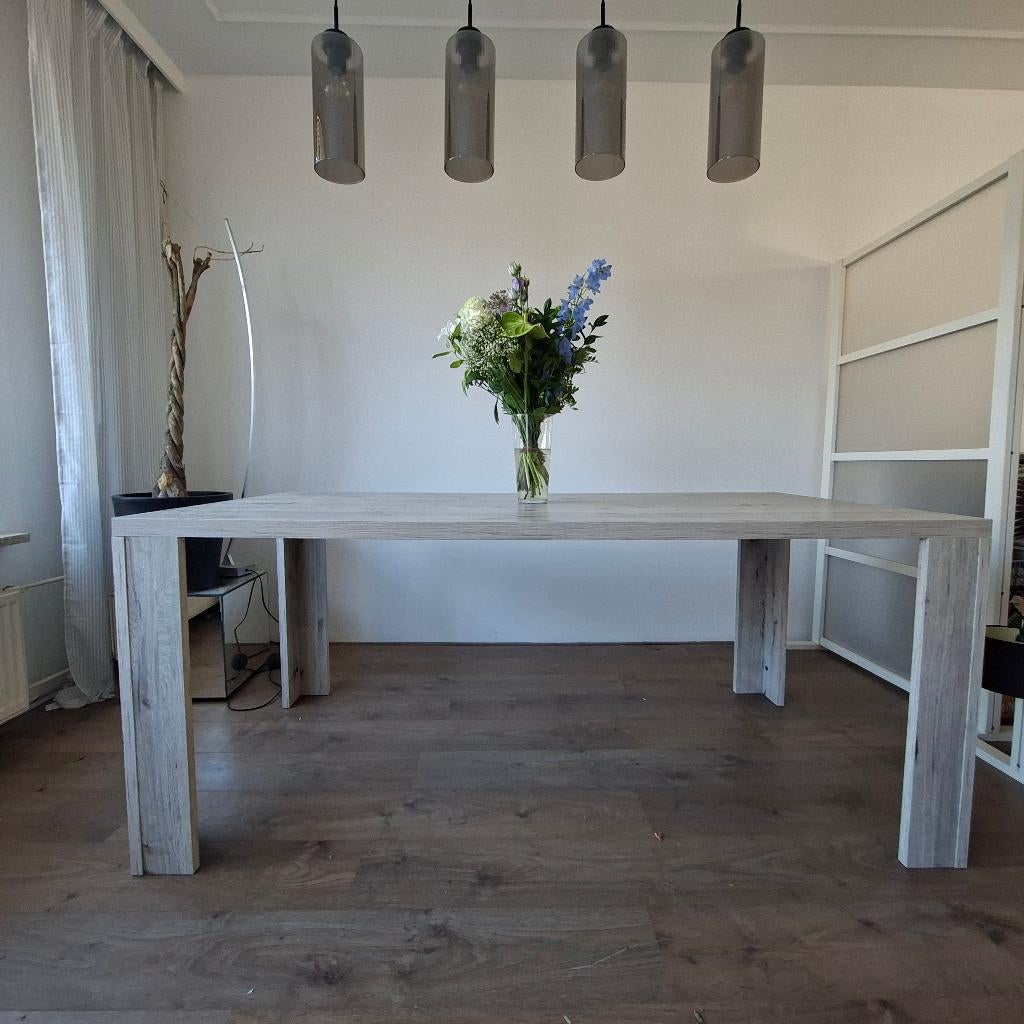 Mooie licht eiken eettafel 4-6 personen. Z.g.a.n., Huis en Inrichting, Ophalen, 50 tot 100 cm, Zo goed als nieuw, 150 tot 200 cm