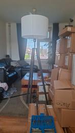 Nieuwe Paco Home Vloerlamp met Witte Kap, Huis en Inrichting, Lampen | Vloerlampen, Nieuw, Ophalen of Verzenden, Stof, Modern