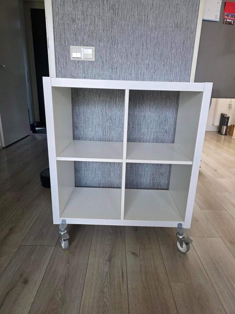 Witte Kallax/Kallax-achtig vakkenkast op wielen, Huis en Inrichting, Ophalen, Gebruikt