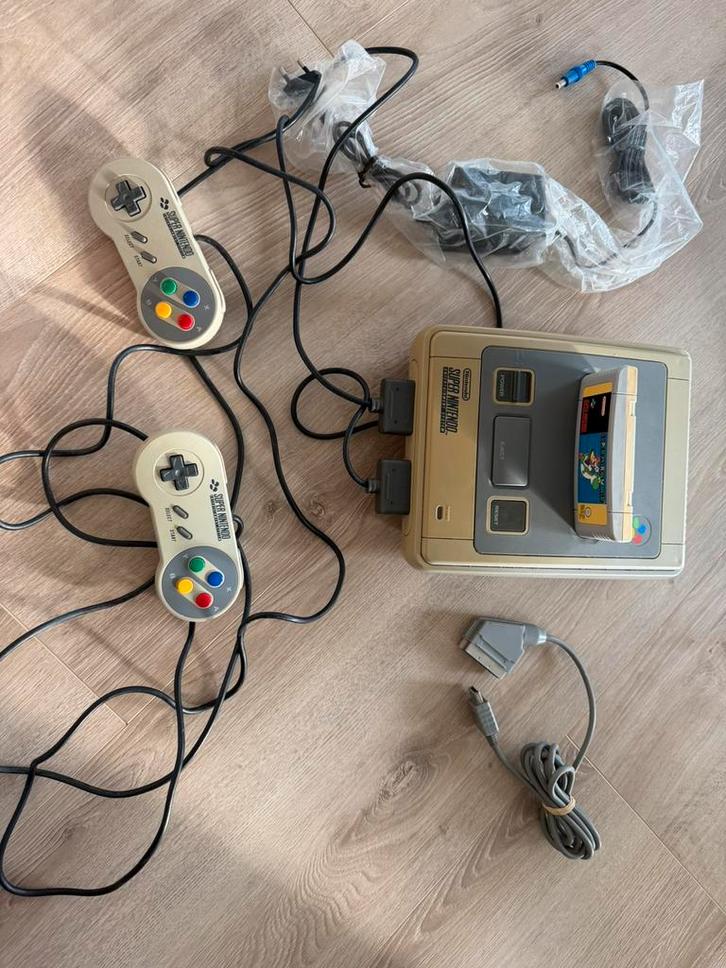 Super Nintendo Entertainment System (SNES), Spelcomputers en Games, Spelcomputers | Nintendo Super NES, Gebruikt, Met 2 controllers