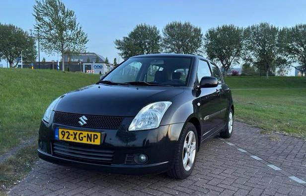 Suzuki Swift 1.3 5DRS 2007 Zwart NIEUW APK, Auto's, Voorwielaandrijving, 40 €/maand, 965 kg, 400 kg
