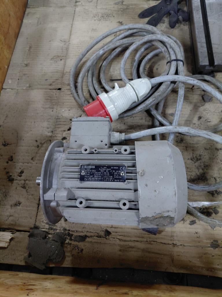 Siemens 3~ Mot. 1LA7083-2AA11 Elektromotor, Doe-het-zelf en Verbouw, Motoren, Ophalen, Elektromotor