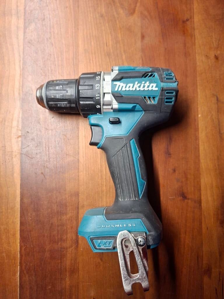 Makita DDF484, Doe-het-zelf en Verbouw, Gereedschap | Boormachines, Ophalen, Zo goed als nieuw, Boor- en Schroefmachine, Variabele snelheid