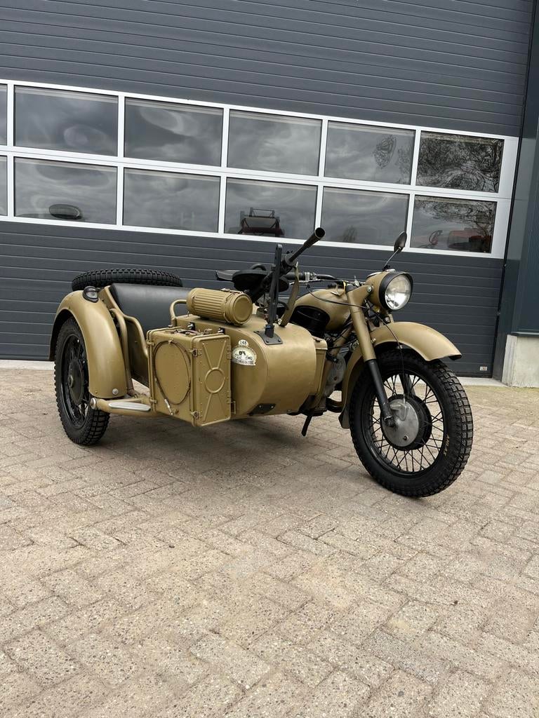 Dnepr K750 met zijspan - Klassieke militaire motorfiets, Motoren, Gebruikt, Cardan-aandrijving, Handgeschakeld