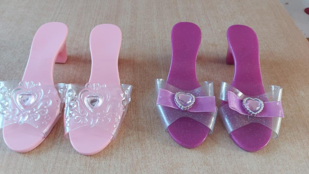 Kinder verkleedhakjes, Ophalen
