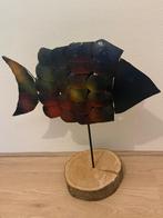 Decoratieve metalen vis op houten voet, Ophalen, Zo goed als nieuw