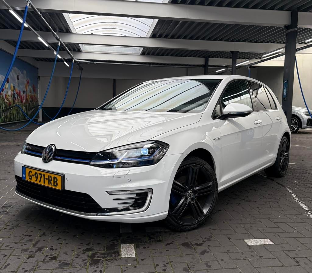 VW e-Golf | E-DITION  | Virtual | Dynamic Light | Warmtepomp, Startonderbreker, Wit, Origineel Nederlands, Grijs