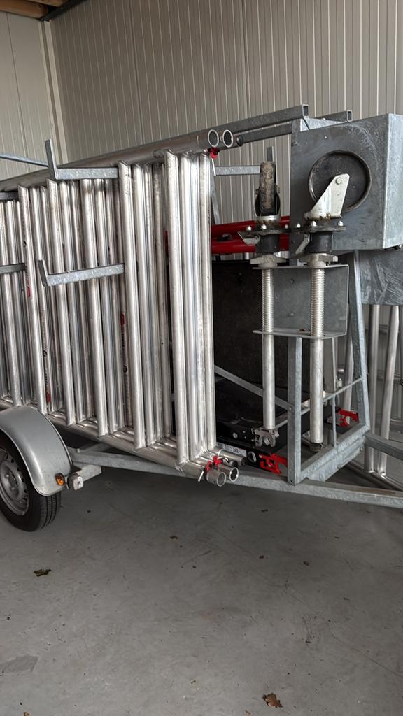 Altrex rolsteiger op trailer, Doe-het-zelf en Verbouw, Steigers, Zo goed als nieuw, Rolsteiger of Kamersteiger, 5 meter of hoger