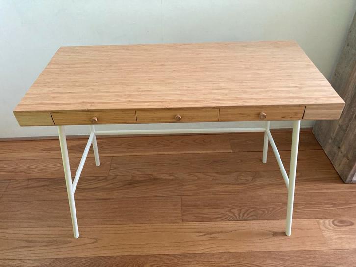 IKEA Lillåsen bamboe bureau zgan, Huis en Inrichting, Bureaus, Zo goed als nieuw, Ophalen