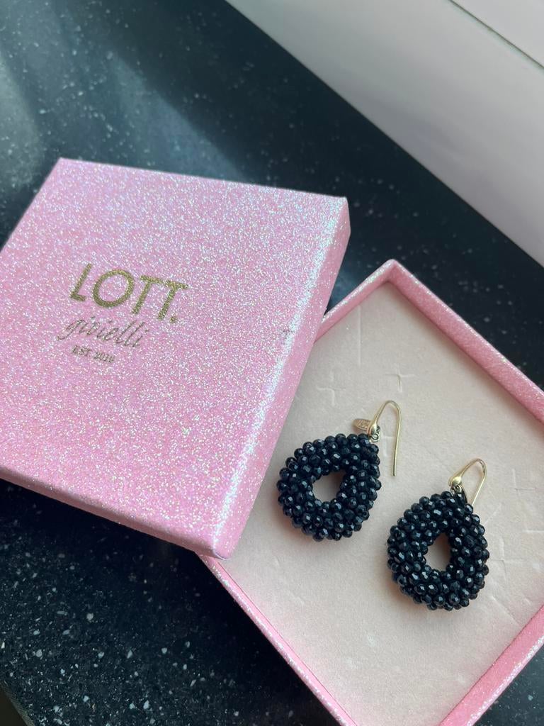 LOTT. ZGAN zwarte glassberry druppels oorbellen., Sieraden, Tassen en Uiterlijk, Oorbellen, Hangers, Zwart, Ophalen of Verzenden
