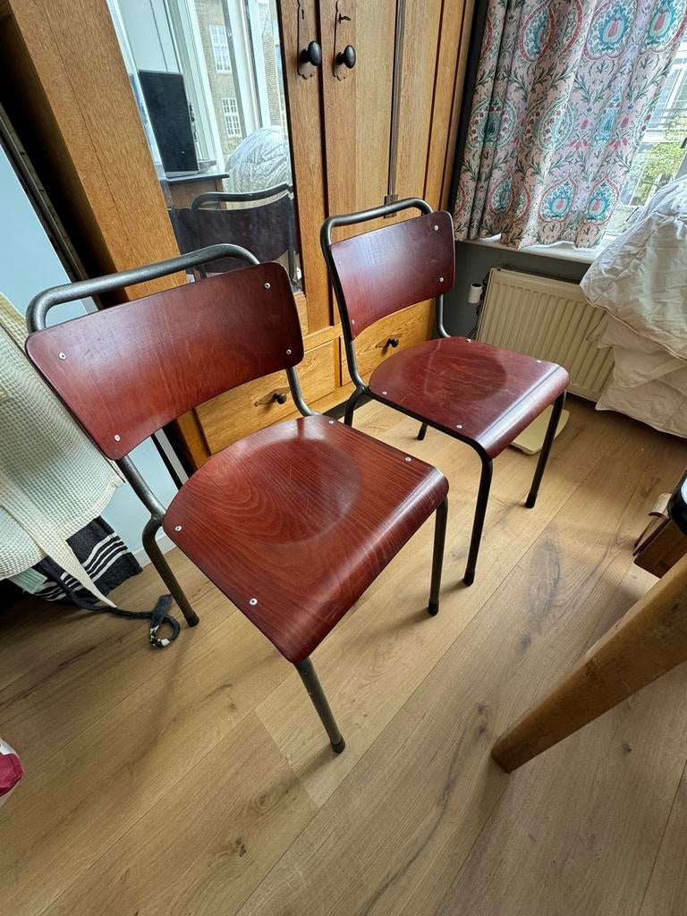 Gispen schoolstoeltjes, Ophalen, Twee, Bruin, Zo goed als nieuw