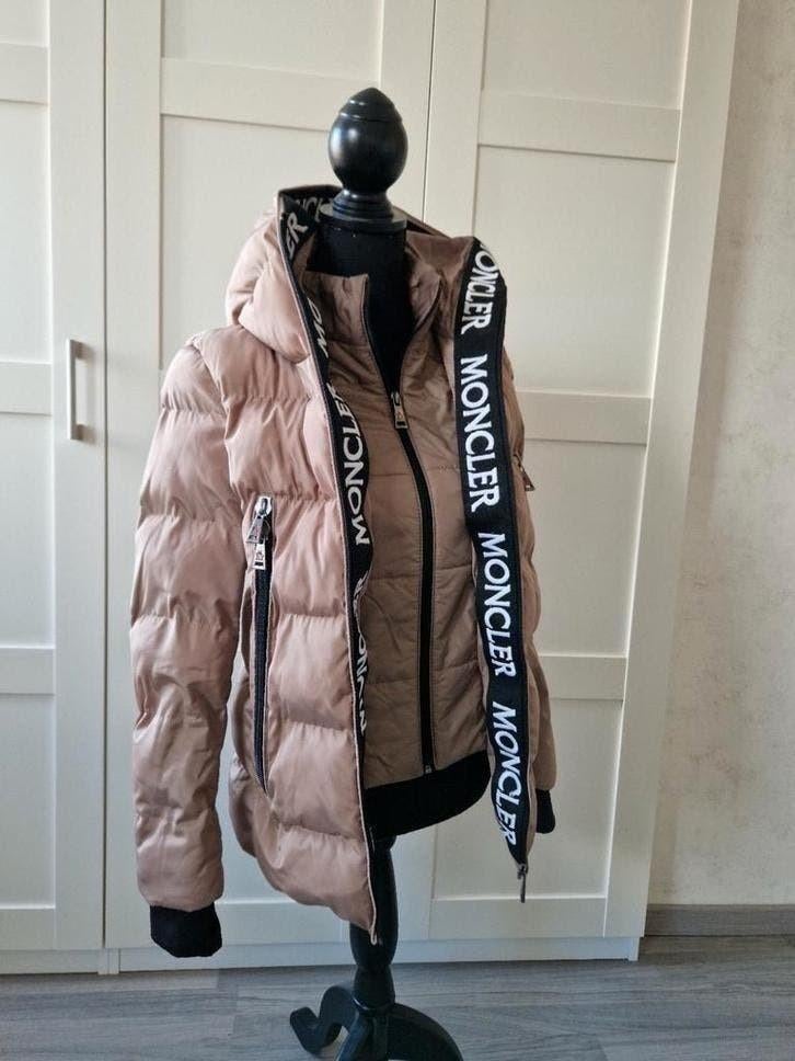 Moncler dames winterjas draagmaat XS, Moncler, Ophalen of Verzenden, Zo goed als nieuw, Maat 34 (XS) of kleiner