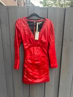Nikkie rode leren jurk mt34 nieuw met prijskaartje, Ophalen, Zo goed als nieuw, Maat 34 (XS) of kleiner, Boven de knie