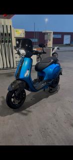 Vespa sprint 2021 blauw carbon 50cc Akra, Ophalen, Overige modellen, Maximaal 45 km/u, Zo goed als nieuw