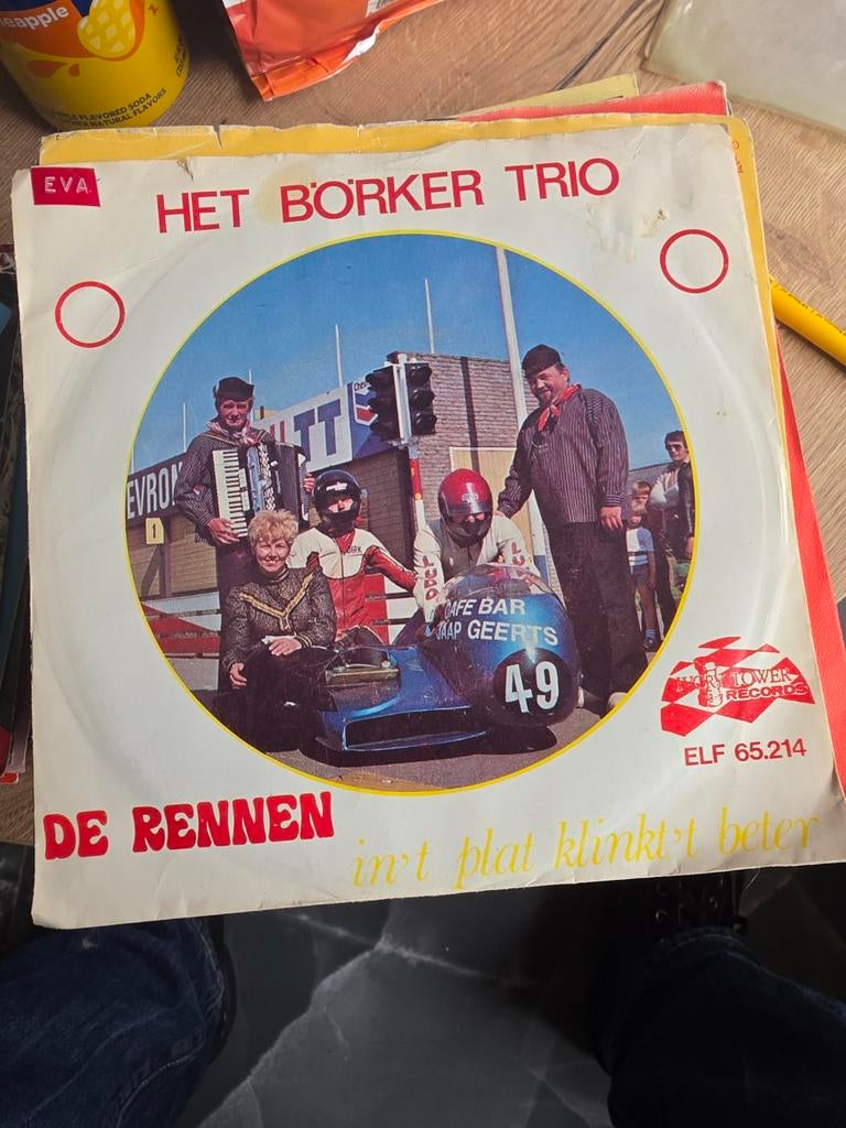 Het Börker Trio - De Rennen / In 't Plat Klinkt 't Beter, Cd's en Dvd's, Gebruikt, 7 inch, Single, Ophalen of Verzenden