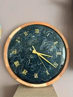 Unieke Handgemaakte Epoxy Wandklok met Houten Rand, Ophalen, Nieuw, Analoog, Wandklok