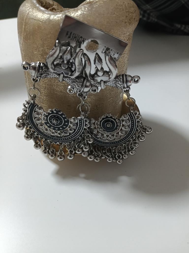 Prachtige Indiase Oorbellen - Zilverkleurig met Details, Overige materialen, Hangers, Nieuw, Ophalen of Verzenden