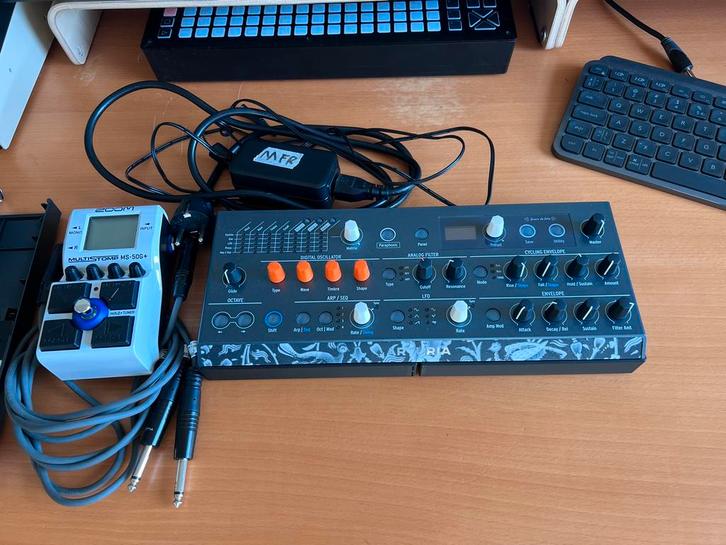 Arturia MicroFreak Synthesizer met Zoom MS-50G+, Muziek en Instrumenten, Synthesizers, Gebruikt, Overige aantallen, Overige merken