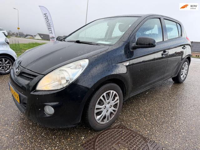 Hyundai I20 1.4i DynamicVersion Airco 5deurs APK 2eigenaren, Auto's, Hyundai, Voorwielaandrijving, 4 cilinders, 1396 cc, Zwart