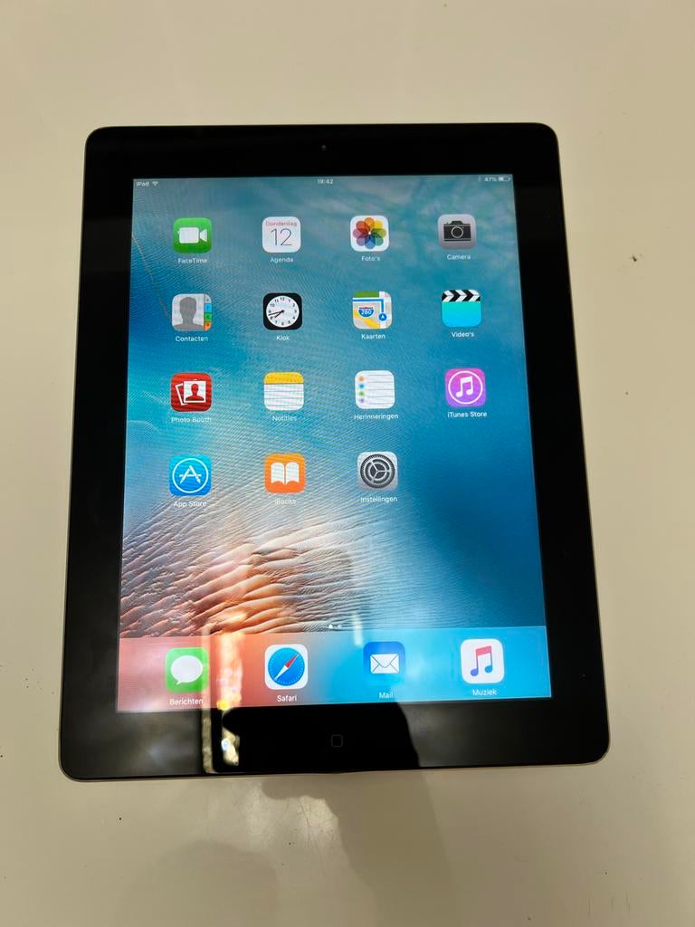 2 iPads van de tweede generatie 16GB, Computers en Software, Apple iPads, 10 inch, Gebruikt, Apple iPad, Ophalen of Verzenden