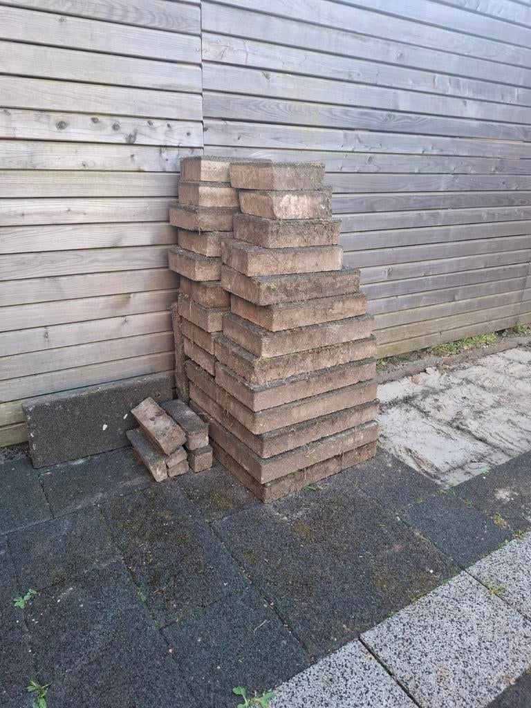 Gratis tuintegels en zand (ca. 2 m²) in Amersfoort, Tuin en Terras, Tegels en Klinkers, Ophalen, Gebruikt, Minder dan 5 m², Beton