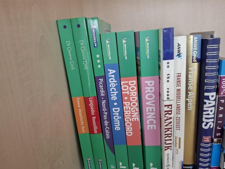 Diverse zo goed als nieuwe reisgidsen en kaarten Frankrijk, Boeken, Reisgidsen, Zo goed als nieuw, Reisgids of -boek, Europa, Overige merken