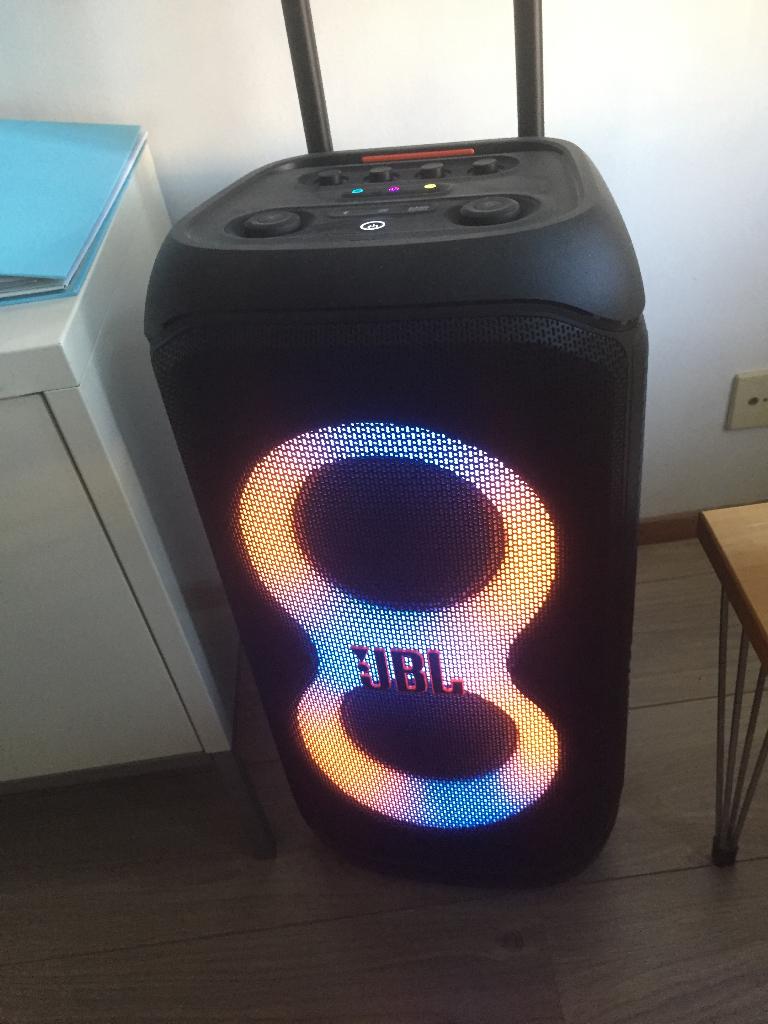 JBL Partybox 320, Ophalen, JBL, Zo goed als nieuw, 120 watt of meer