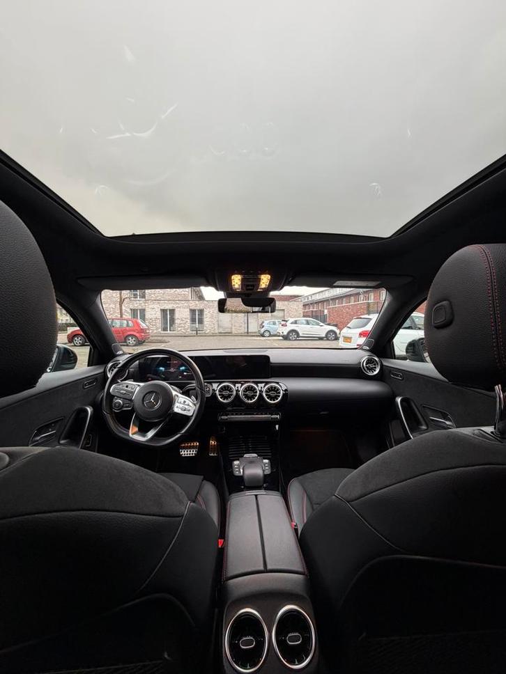 Mercedes-Benz A-Klasse A 250 e 218pk 8G-DCT 2022 Zwart, Auto's, Mercedes-Benz, A-Klasse, Hybride Elektrisch/Benzine, Plug-in hybride