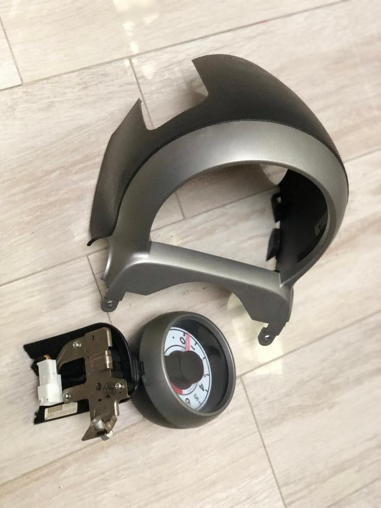 Toerenteller met kap voor Citroen C1 Toyota Aygo Peugeot 107, Ophalen of Verzenden