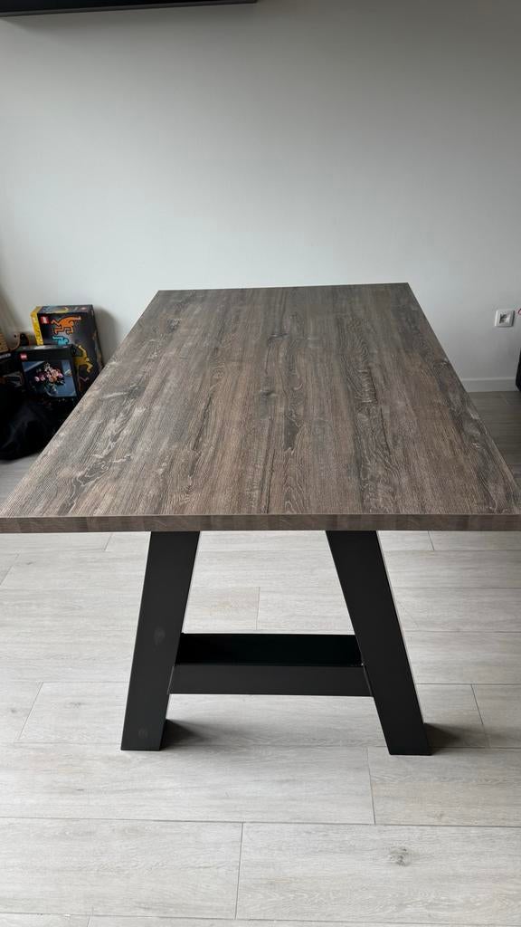 Moderne eettafel met metalen poten, Ophalen, 50 tot 100 cm, Zo goed als nieuw, 150 tot 200 cm