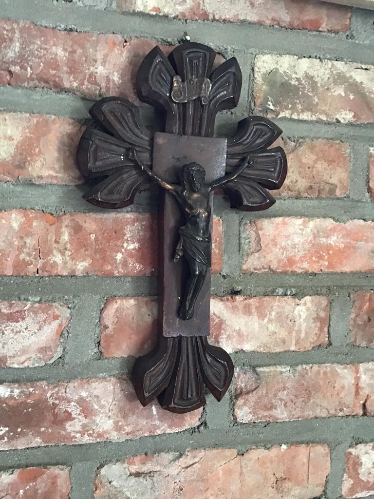 Oud houten kruisbeeld met corpus in samac, Antiek en Kunst, Ophalen of Verzenden