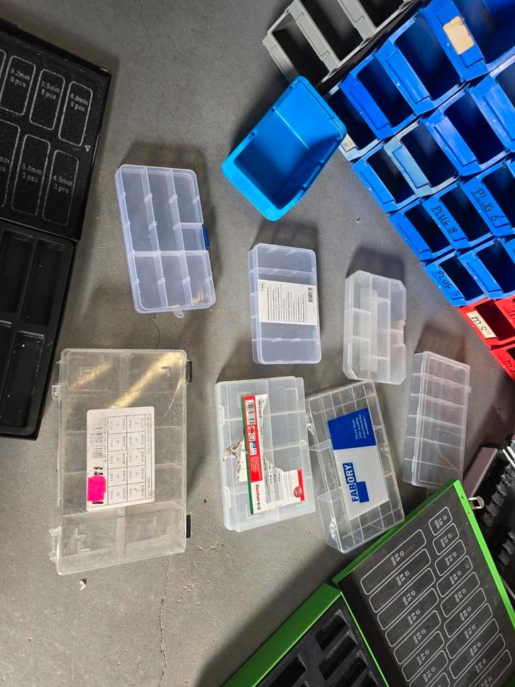 Diverse opbergbakjes en koffertjes, Doe-het-zelf en Verbouw, Kratten en Dozen, Doos, Minder dan 35 cm, Minder dan 40 cm, Ophalen