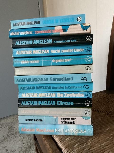 13 boeken van Alister MacLean, Ophalen of Verzenden, Gelezen, Alistair MacLean