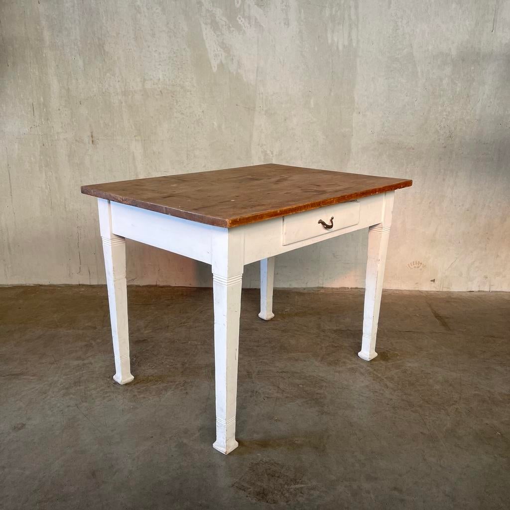 Brocante tafel, oud tafeltje, vintage tafel, Antiek en Kunst, Curiosa en Brocante, Ophalen