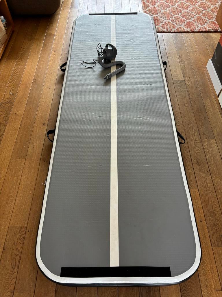 Airtrack 12SPRINGS 300x100x10 cm met elektrische pomp, Sport en Fitness, Turnen, Gebruikt, Materiaal, Grijs, Kindermaat 122 t/m 140