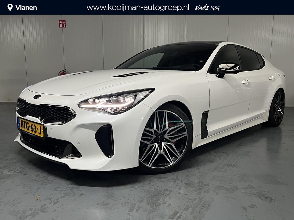 Kia Stinger 3.3 V6 T-GDI AWD GT met maar 42.000km! Full opti, Auto's, Kia, Gebruikt, Euro 6, Verwarming stoelen achter, Wit