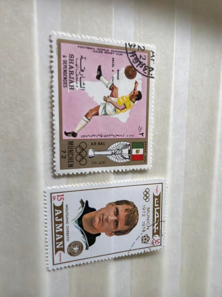 Twee postzegels, voetbal en Olympische Spelen, Postzegels en Munten, Postzegels | Nederland, Ophalen of Verzenden, Na 1940, Gestempeld