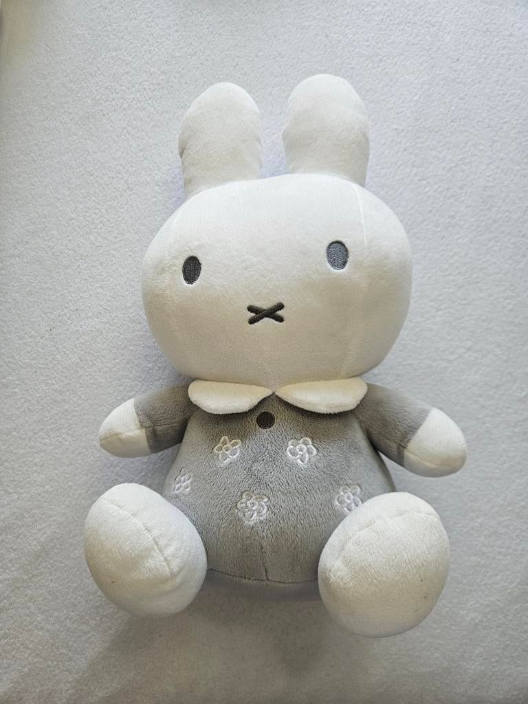 Nijntje knuffel grijs ongeveer 40 cm, Ophalen, Zo goed als nieuw, Konijn