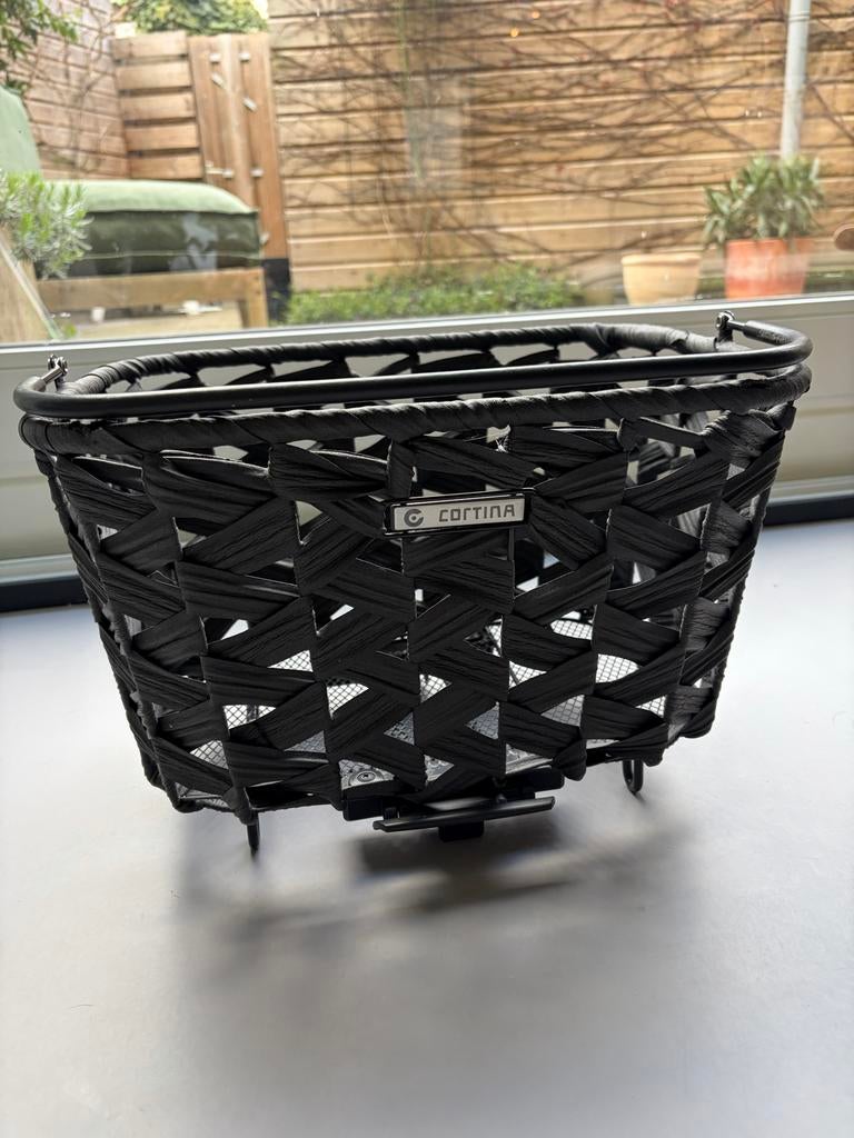 Cortina Saigon AVS Zwart - Fietsmand met kliksysteem, Fietsen en Brommers, Fietsaccessoires | Fietsmanden, Ophalen of Verzenden