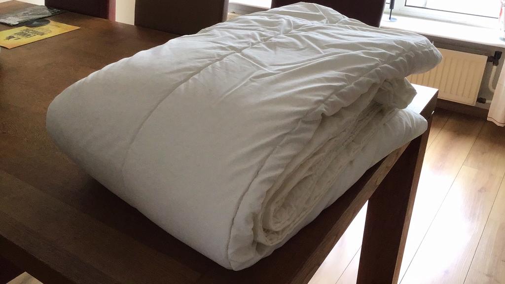 Dekbed 1.40 bij 2, Huis en Inrichting, Slaapkamer | Boxsprings, Ophalen, Zo goed als nieuw, Tweepersoons