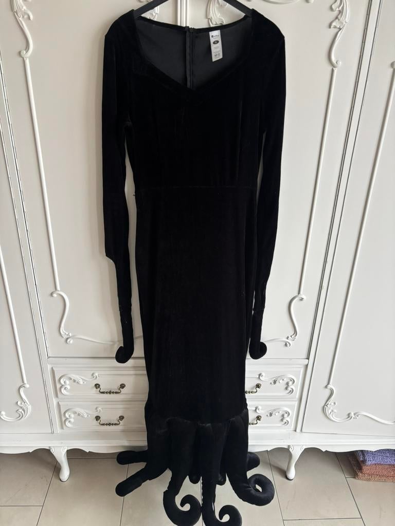 Nieuwstaat jurk Maleficiet Morticia Adams maat S, Ophalen of Verzenden, Zo goed als nieuw, Maat 36 (S), Overige thema's
