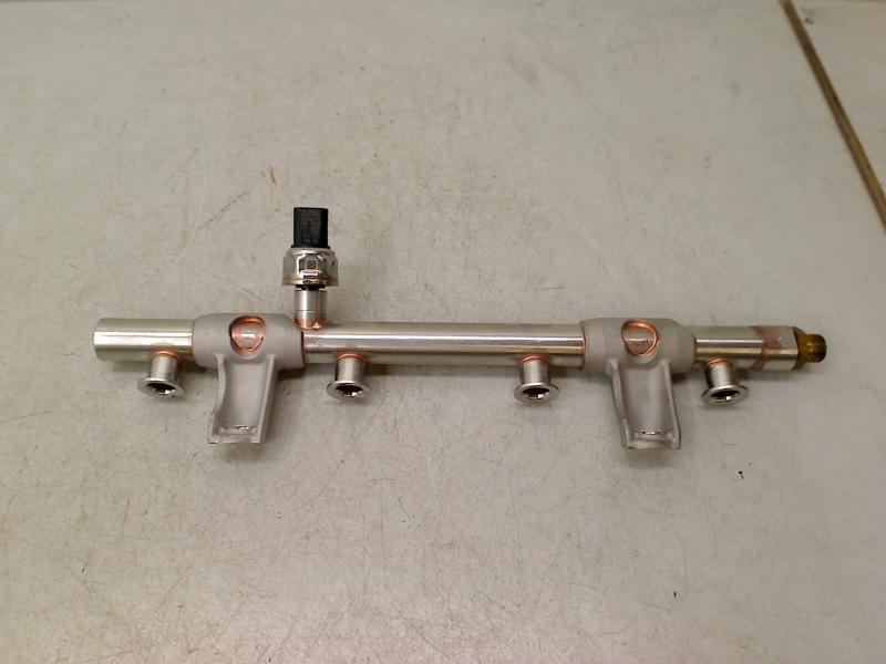 Injectiegalerij usb Audi A3 Sportback (8VA/8VF) 06l133317, Gebruikt, Auto-Union-Straße  1, Ingolstadt 85057, , Duitsland, Info@audi.de