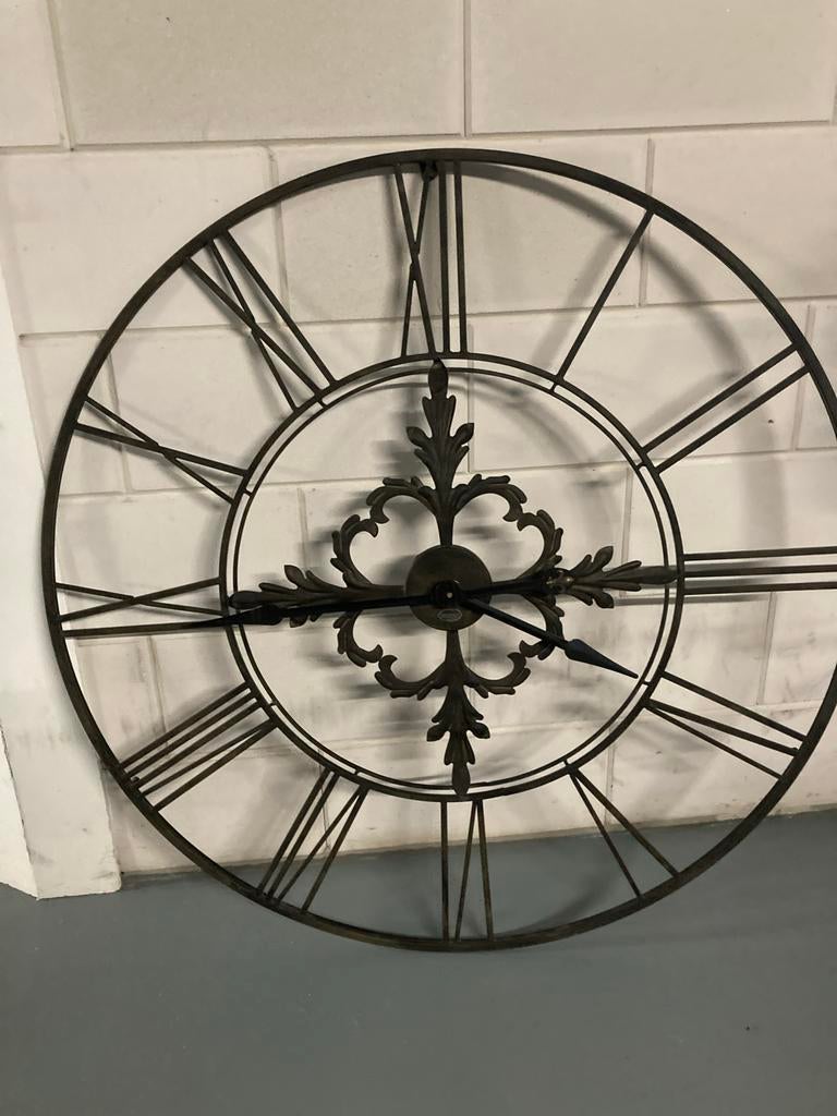 Riverdale Wandklok Zwart Metaal - Grote Industriële Klok, Huis en Inrichting, Woonaccessoires | Klokken, Ophalen, Zo goed als nieuw