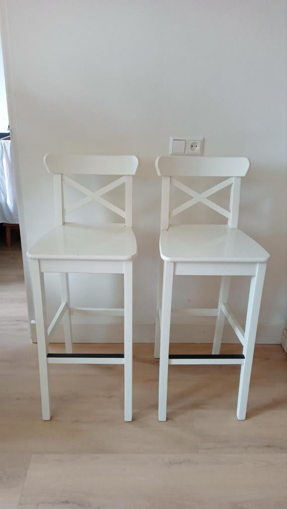 2 x Barkruk met rugleuning, wit, IKEA, 2 krukken, Ophalen, Gebruikt, 60 tot 90 cm