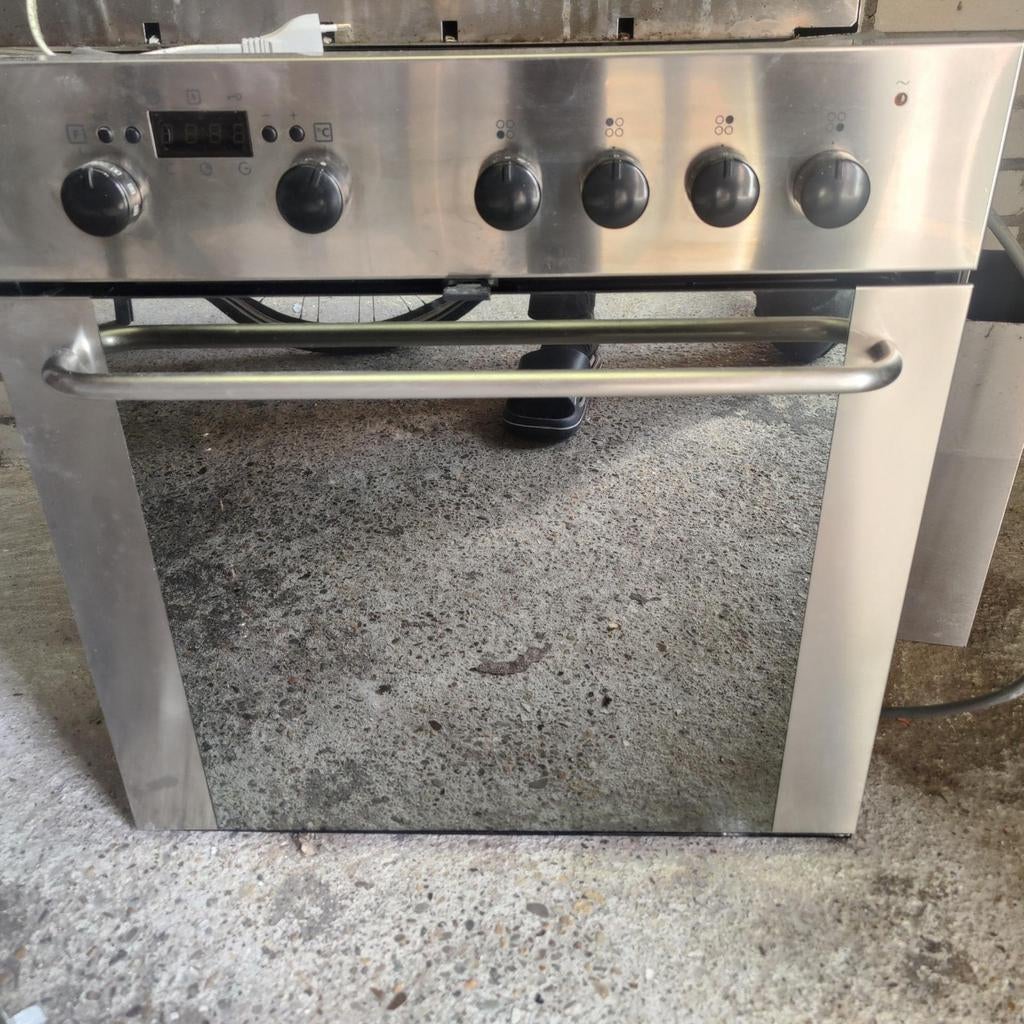 Keukenapparatuur (oven, inductieplaat, afzuiging, pannenrek), Ophalen, Gebruikt, Zwart, 50 tot 100 cm