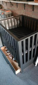 Zwarte kinderbox, Ophalen, Rond