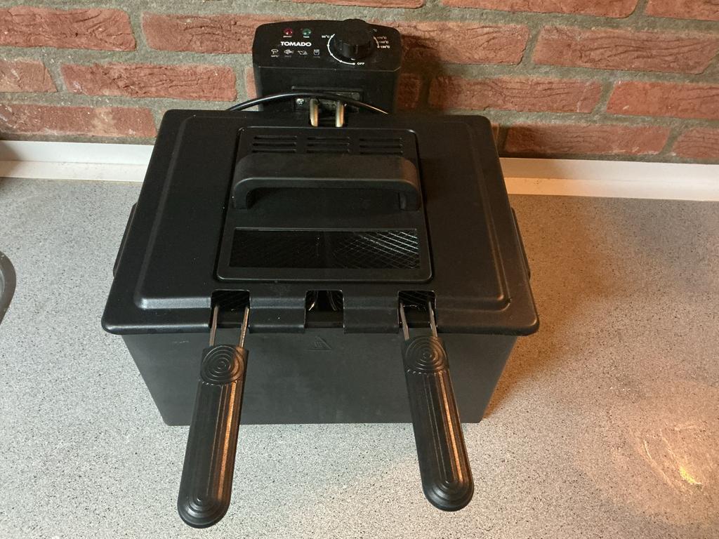 friteuse met twee mandjes Tomado, Witgoed en Apparatuur, Frituurpannen, 3 tot 4 liter, Ophalen, Zo goed als nieuw, Duo-friteuse